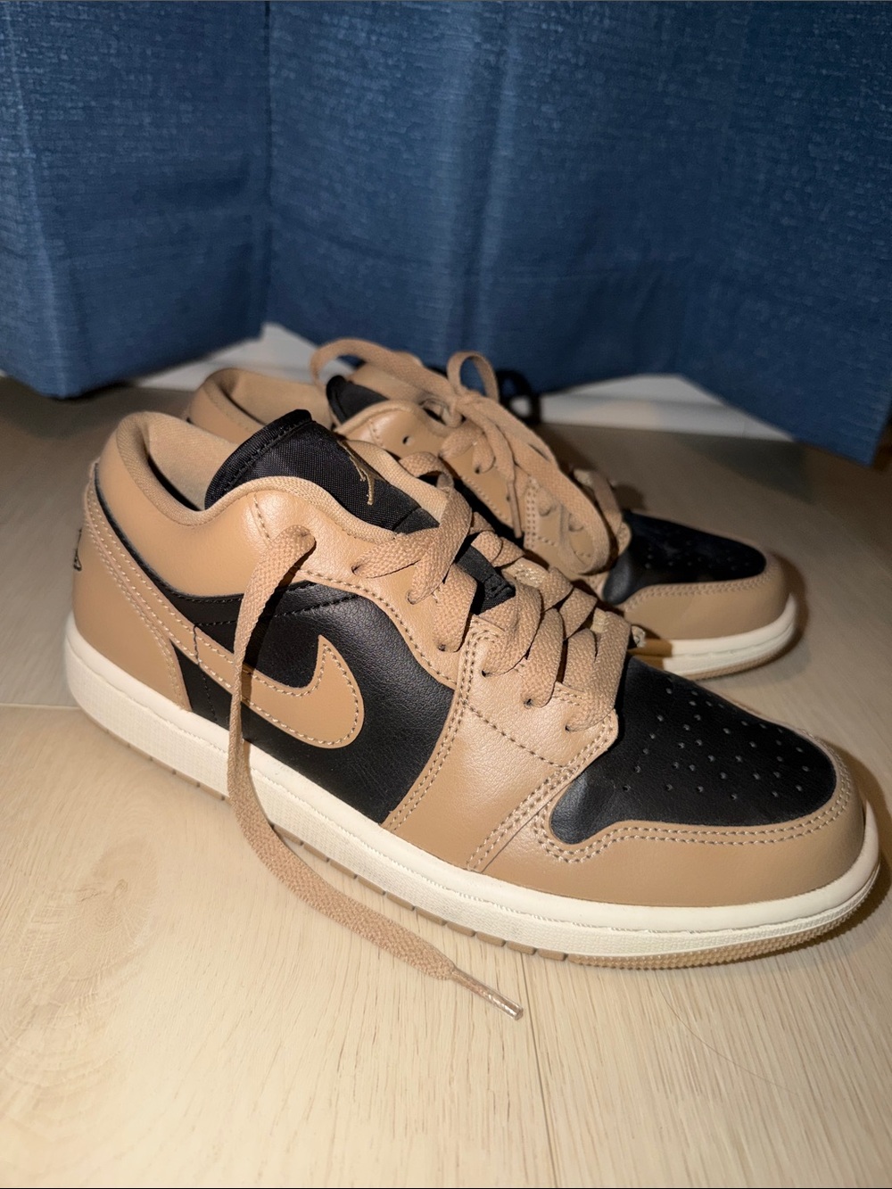 Nike womens Low-Top Leather Sneakers in Tan and Black